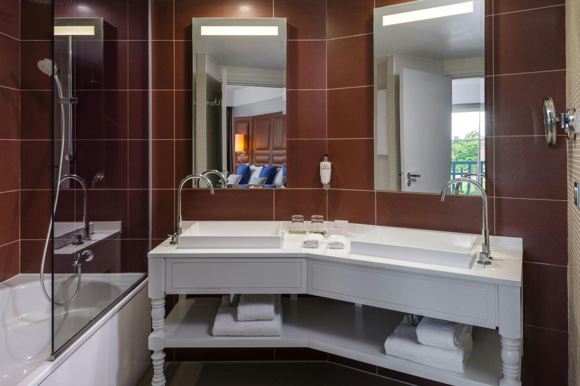 Renaissance Paris Hippodrome De St. Cloud Hotel Rueil-Malmaison Eksteriør billede